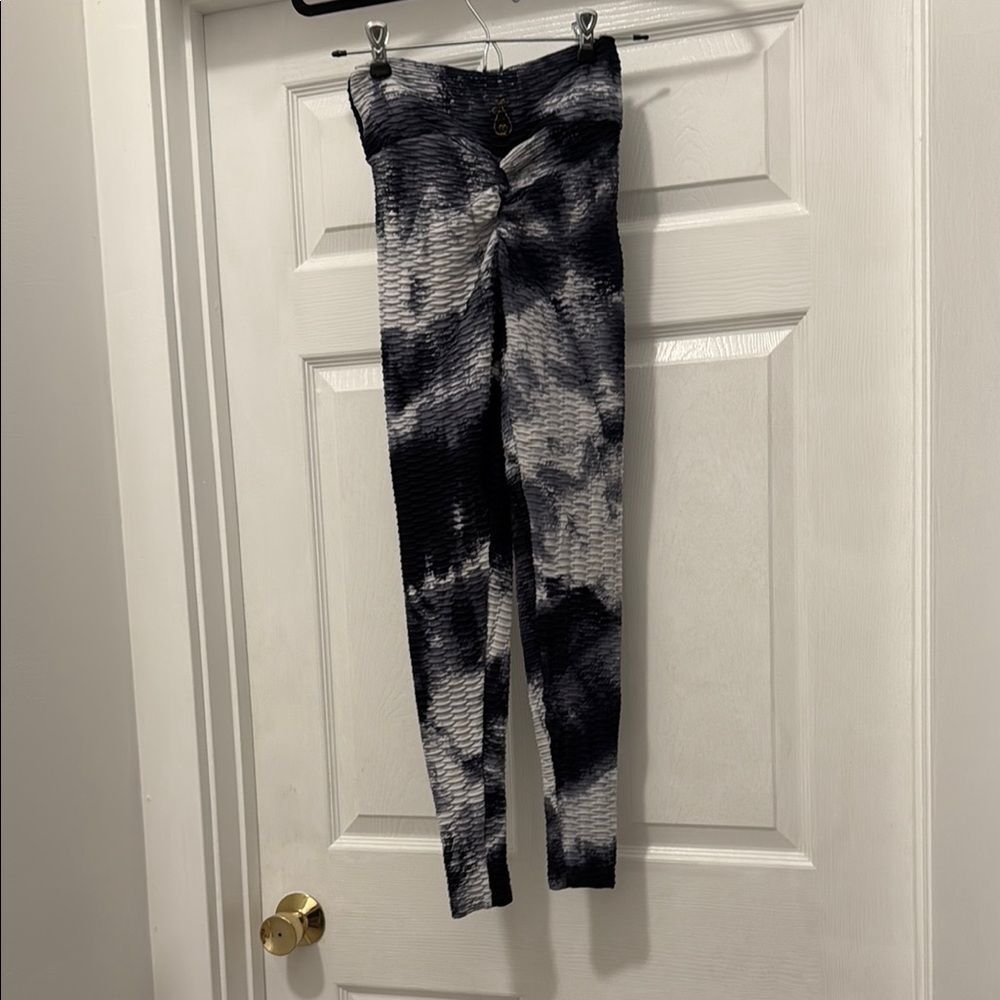Booty Scrunch Leggings Black and Gray Tie-Dye